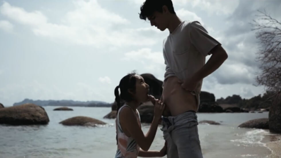 華裔美女博主與男友的性愛日記-我在海灘上用她的乳頭
