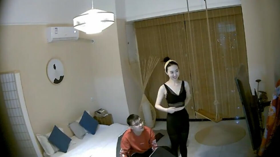 360偷拍系列-日式鞦韆房偷拍兩對情侶做愛苗條美女被男友草到嘶叫。